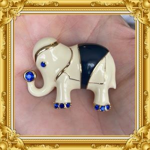 💕Beautiful Cream Blue & Gold Enamel Elefant Brooch💕